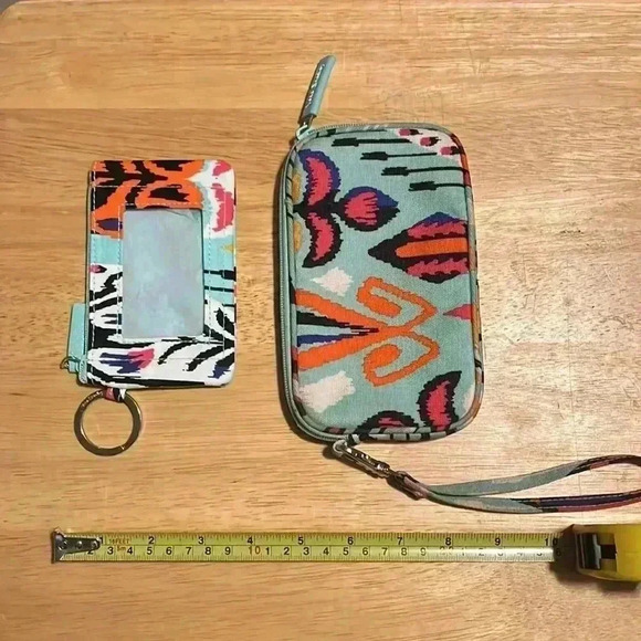 Vera Bradley Small Wristlet & Keychain Wallet - Picture 1 of 6